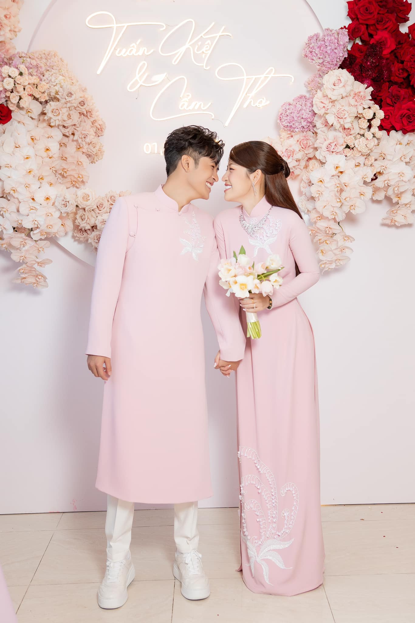 Đám cưới Puka và Gin Tuấn Kiệt khiến cả showbiz rần rần như Tết, Minh Tú hé lộ tin nhắn nhóm kín - ảnh 6
