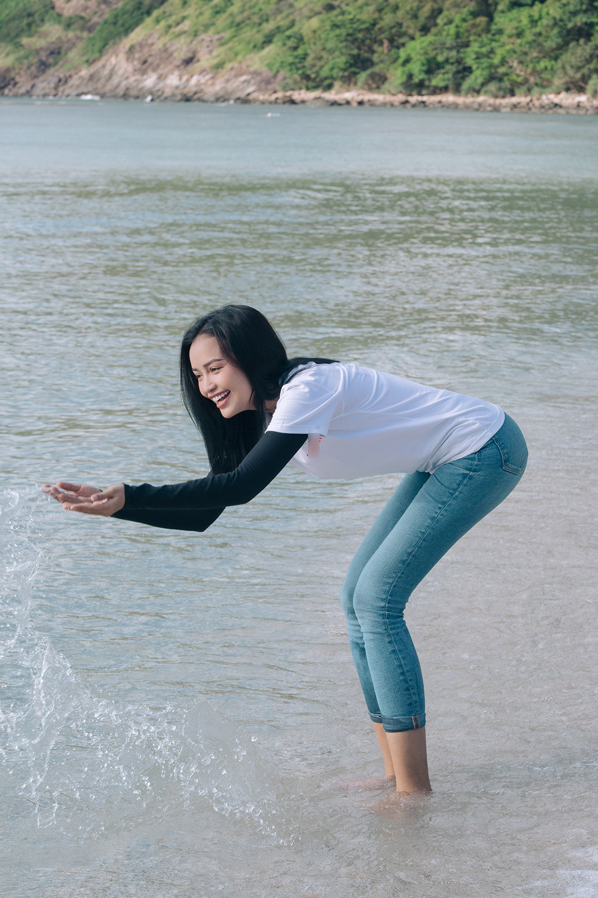 Top 3 Hoa hậu Hoàn vũ Việt Nam 2022 cùng nhau thả rùa về biển tại Côn Đảo - ảnh 2