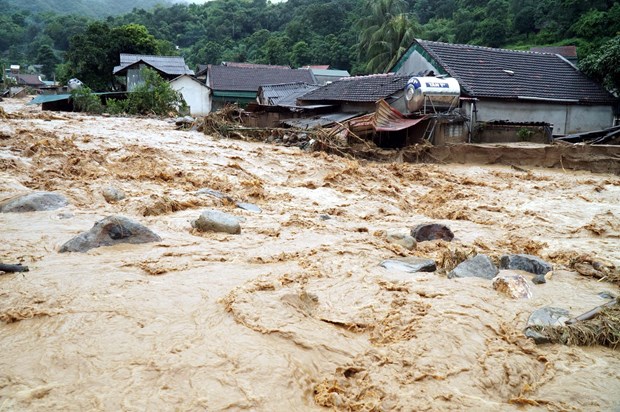 Mưa lớn và ngập lụt ở các tỉnh miền Trung kéo dài đến khi nào? - ảnh 1