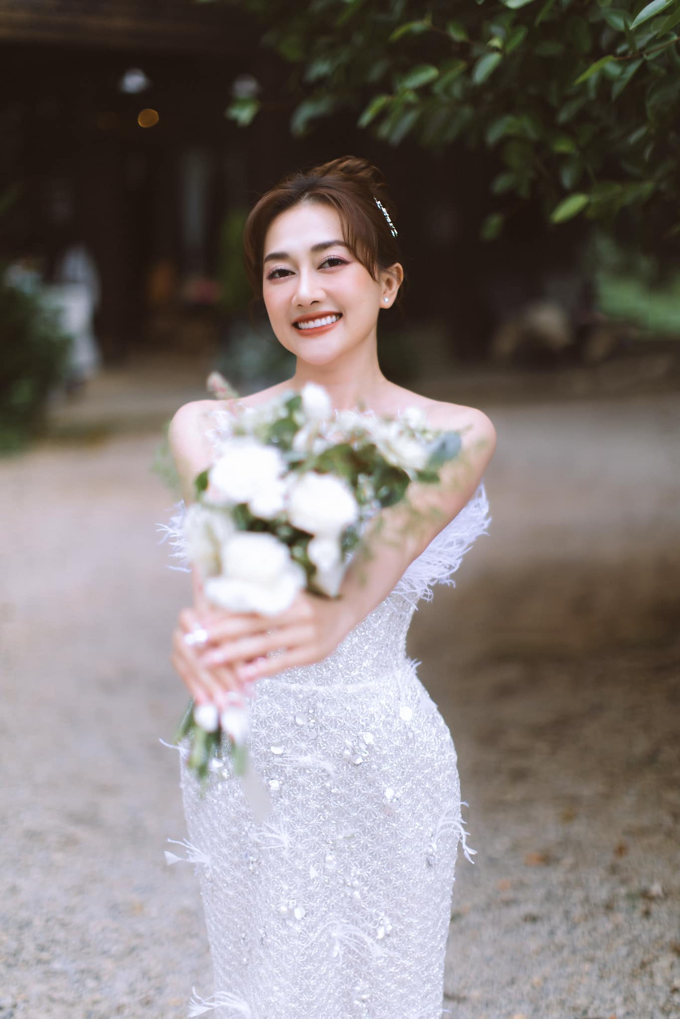Vừa xong đám cưới Puka, showbiz Việt tiếp tục rộn ràng với hôn lễ của cặp đôi diễn ra ở 3 nơi khác nhau - ảnh 3