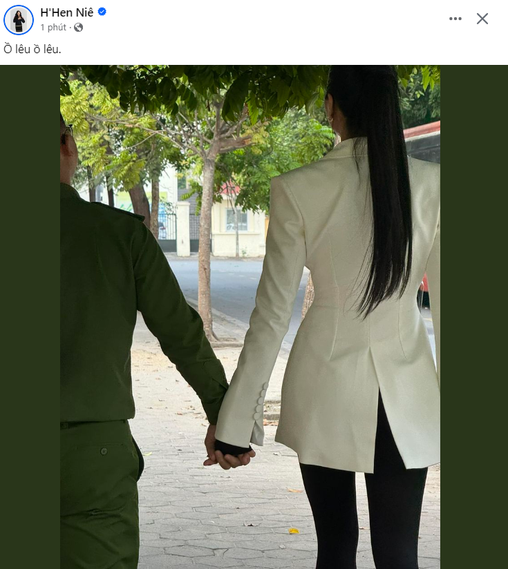 Hoa hậu H'Hen Niê công khai nắm tay một người đàn ông sau hơn nửa năm chia tay bạn trai cũ, đã có tình mới? - ảnh 1