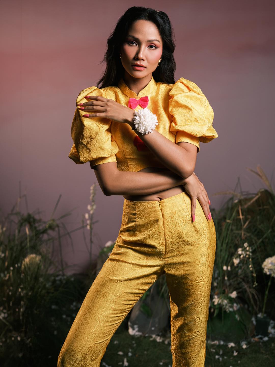 Hoa hậu H'Hen Niê công khai nắm tay một người đàn ông sau hơn nửa năm chia tay bạn trai cũ, đã có tình mới? - ảnh 4