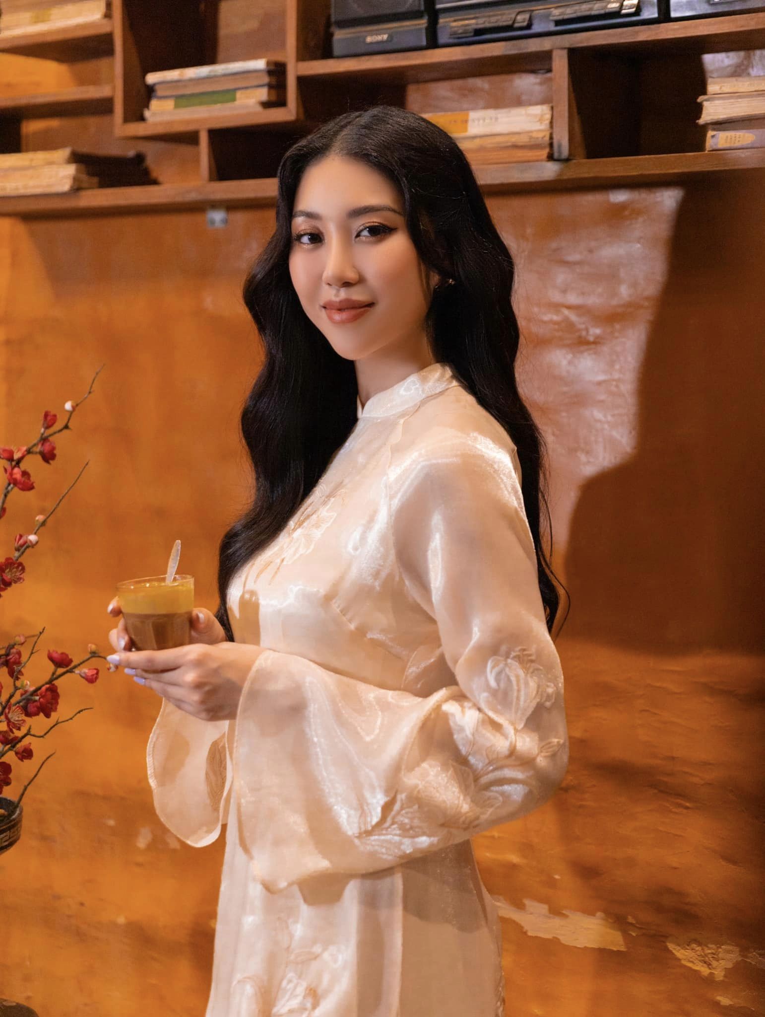 Hoa hậu Trái đất Việt Nam 2023 té ngã trên thảm xanh, phản ứng sau đó nhận được khen ngợi - ảnh 5