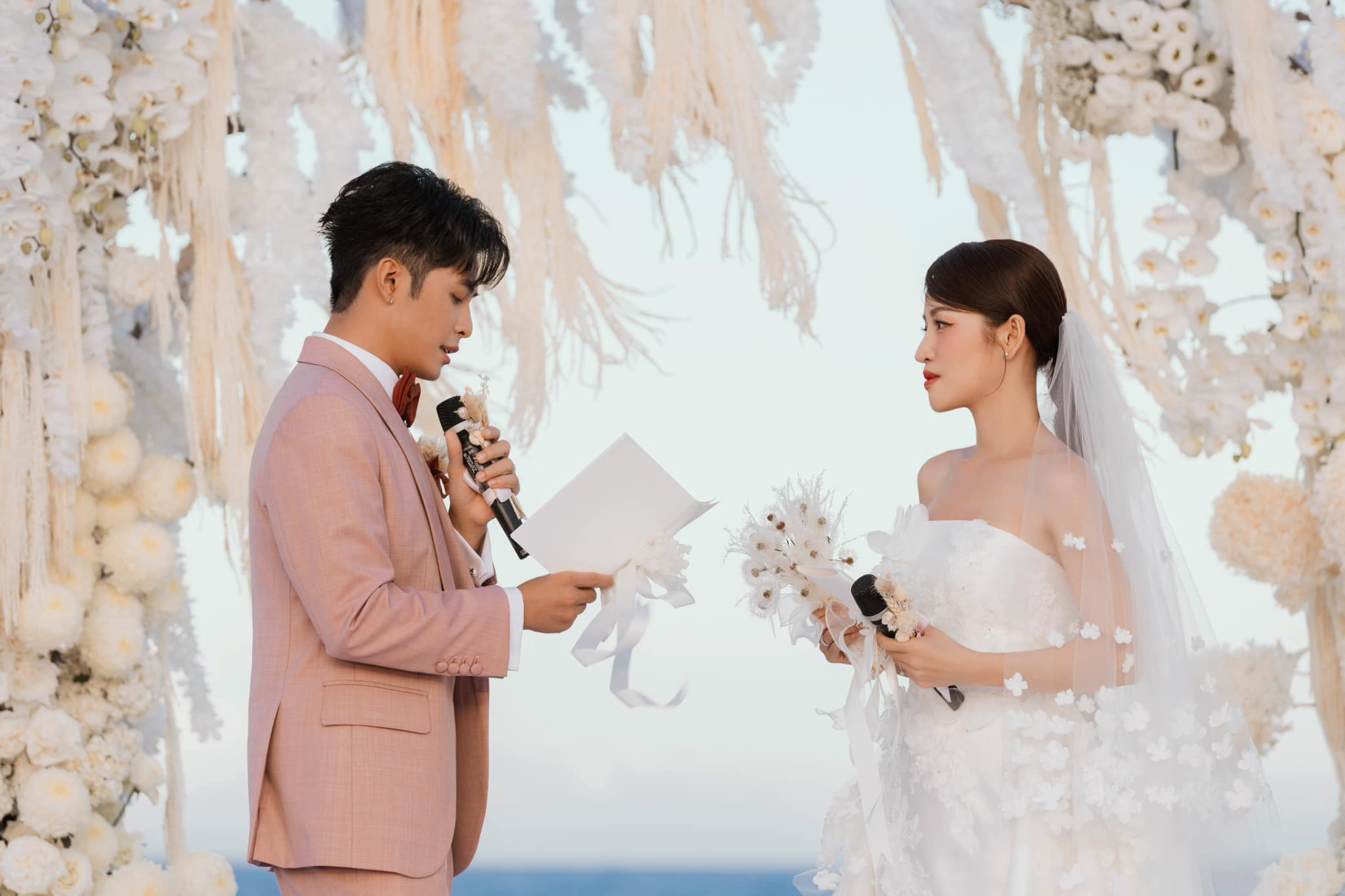 Puka và Gin Tuấn Kiệt nắm giữ kỷ lục cặp đôi sao Việt tổ chức nhiều lễ cưới nhất Vbiz năm 2023 - ảnh 3