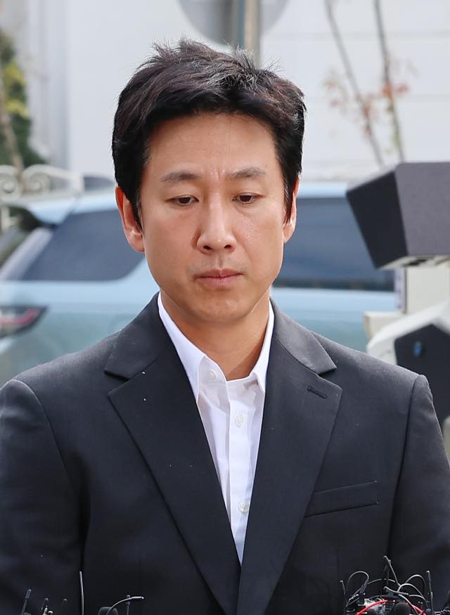 Nam tài tử Hàn Quốc Lee Sun Kyun để lại gánh nặng tiền phạt gần 200 tỷ đồng sau khi qua đời? - ảnh 2