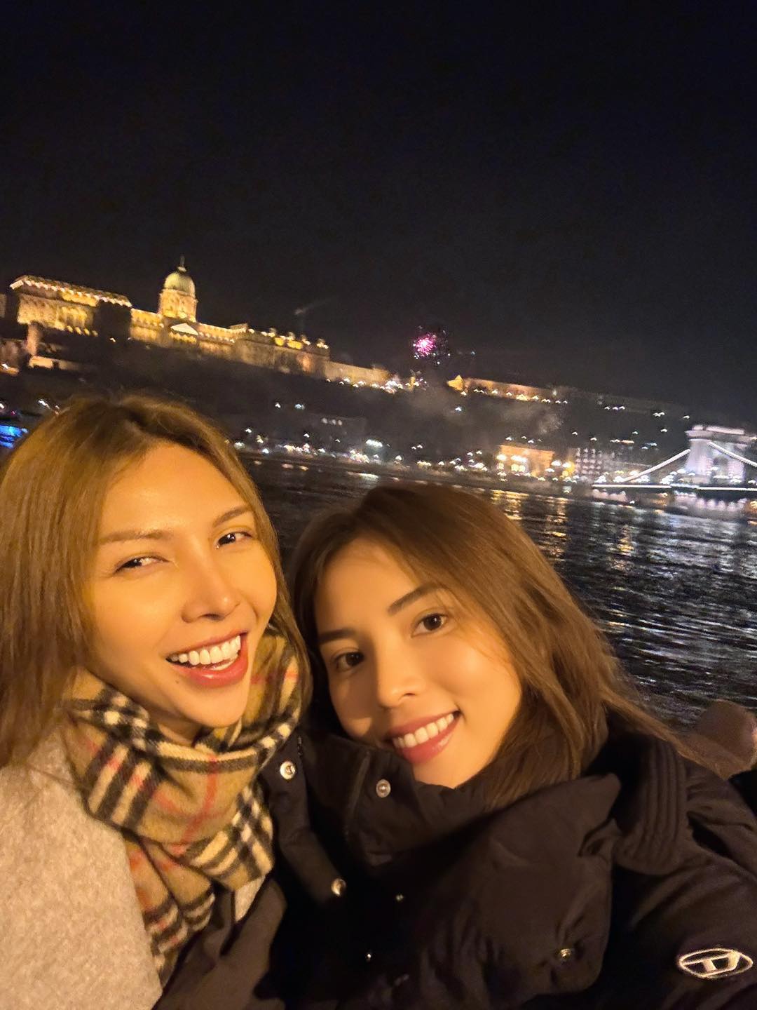 Cặp đôi sao nữ Việt hơn kém 8 tuổi nhiều năm đón năm mới cùng nhau, công khai 'dang iu' cực ngọt ngào - ảnh 2