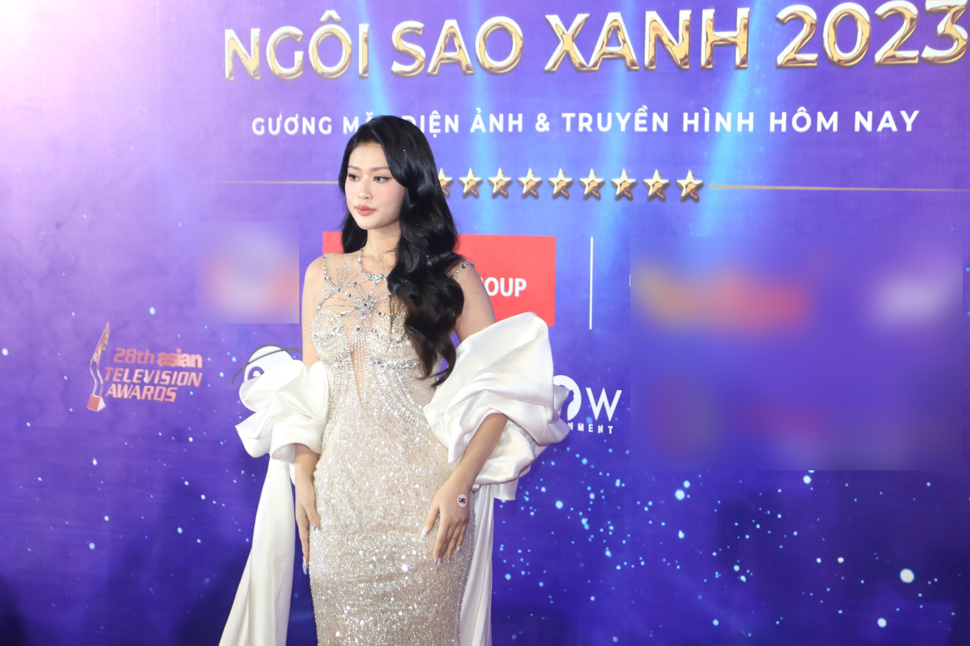 DJ Mie khoe nhan sắc như Hoa hậu, vợ một nam ca sĩ nổi tiếng lộ gương mặt khác lạ trên thảm đỏ - ảnh 5