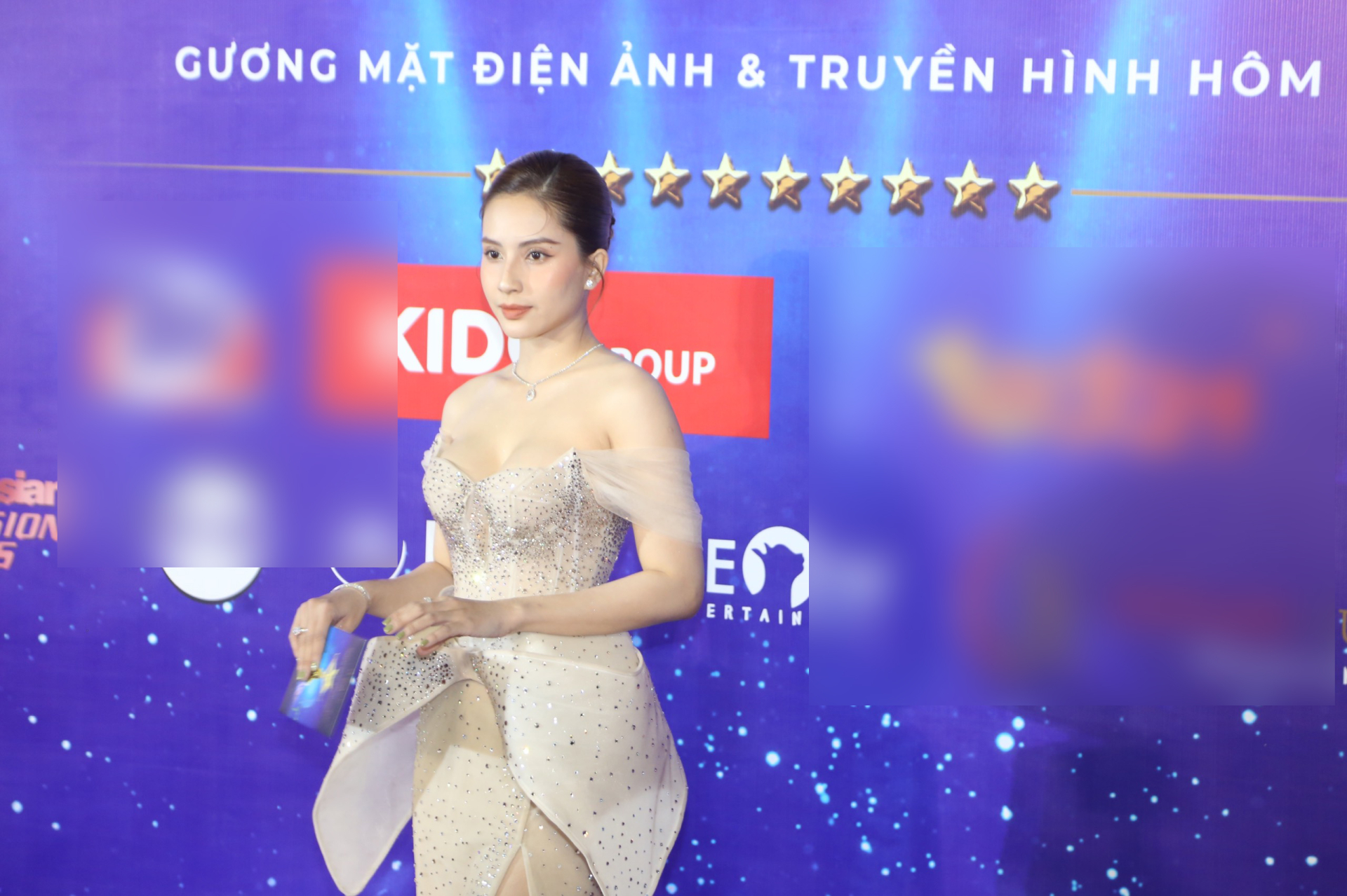 DJ Mie khoe nhan sắc như Hoa hậu, vợ một nam ca sĩ nổi tiếng lộ gương mặt khác lạ trên thảm đỏ - ảnh 9
