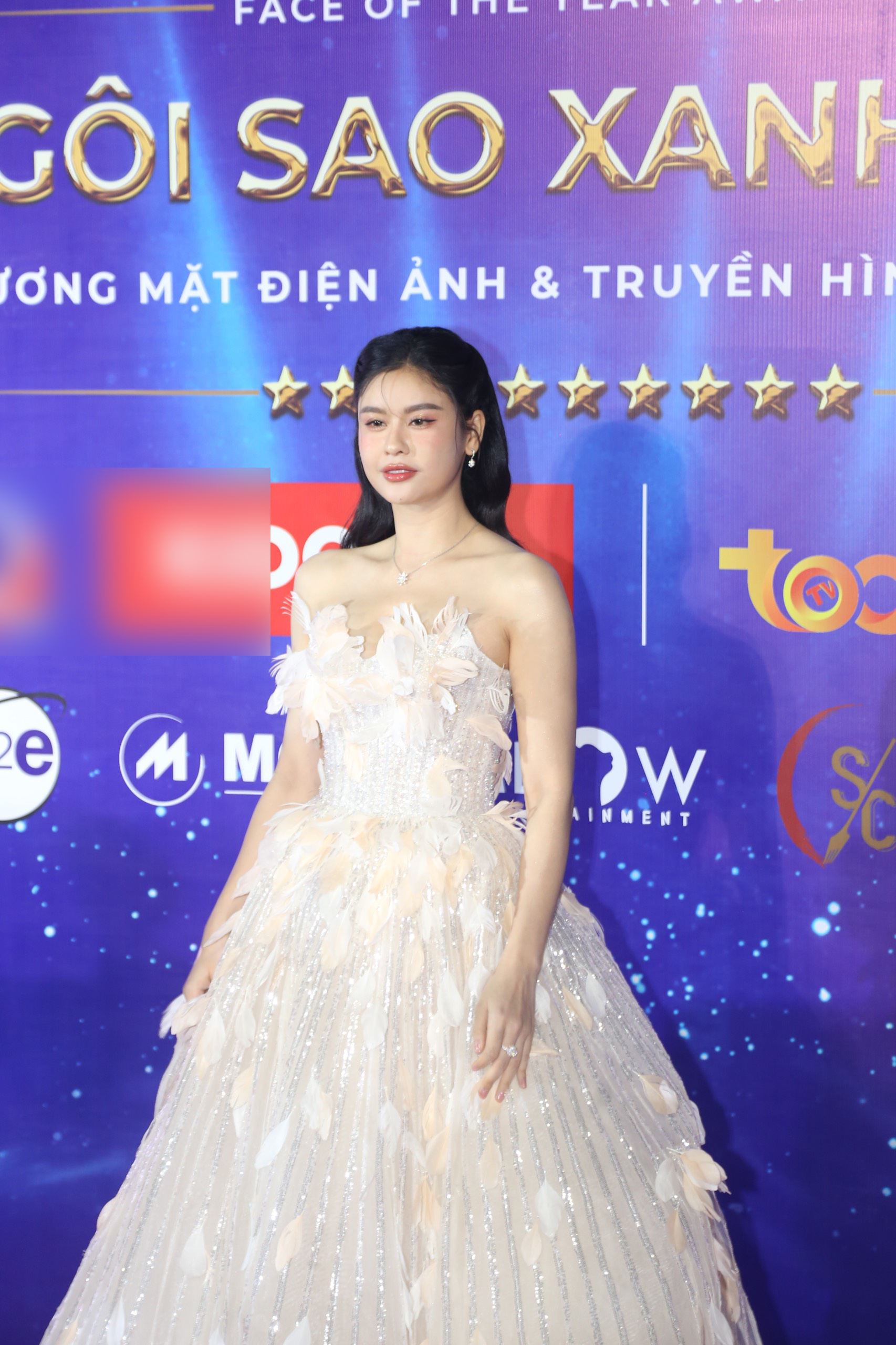 DJ Mie khoe nhan sắc như Hoa hậu, vợ một nam ca sĩ nổi tiếng lộ gương mặt khác lạ trên thảm đỏ - ảnh 8