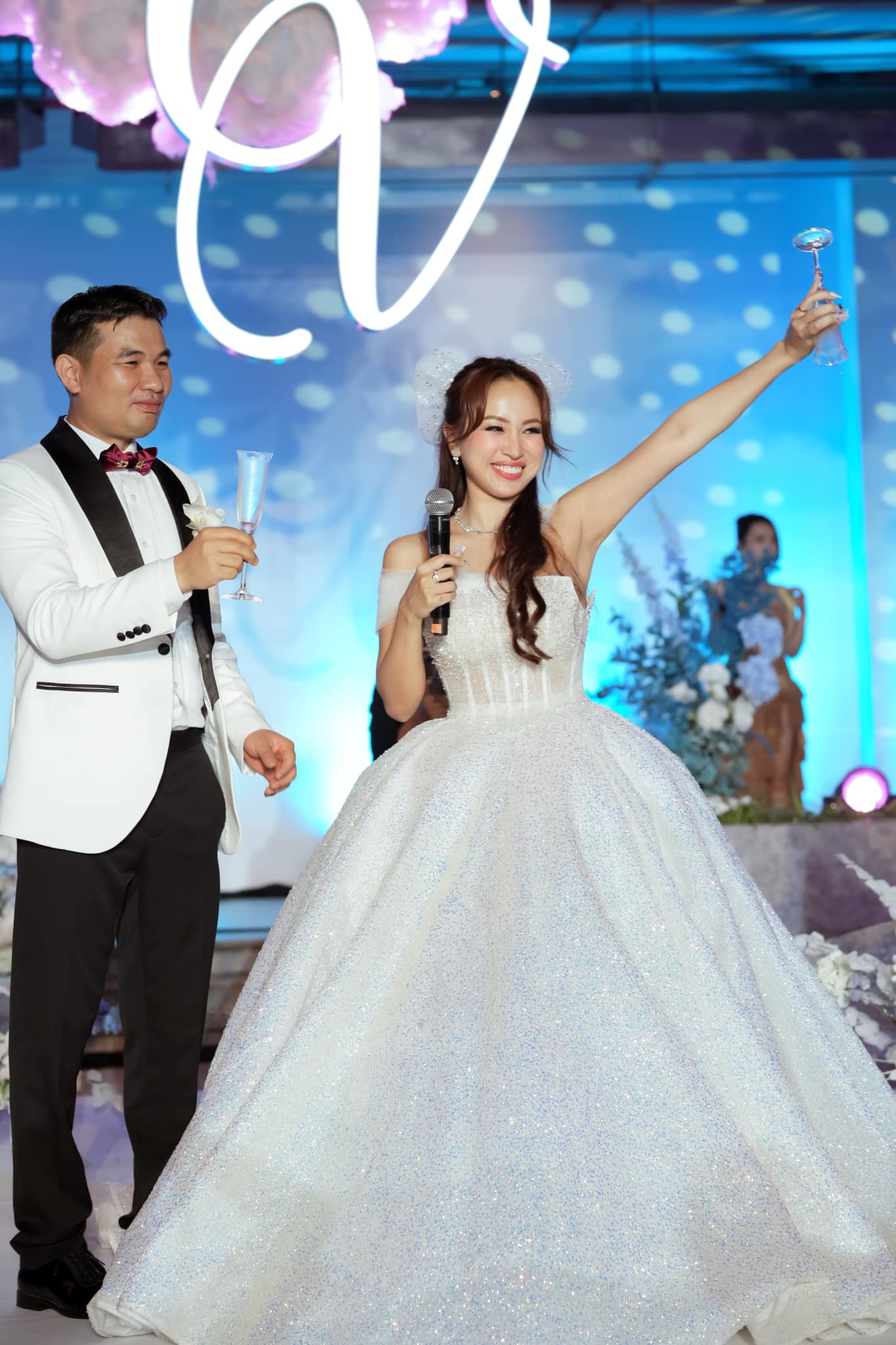 'Kiếp nạn' bóc phòng bì tiền mừng cưới của Thanh Vân Hugo, khuyên nên chuyển khoản hoặc đi polime - ảnh 3