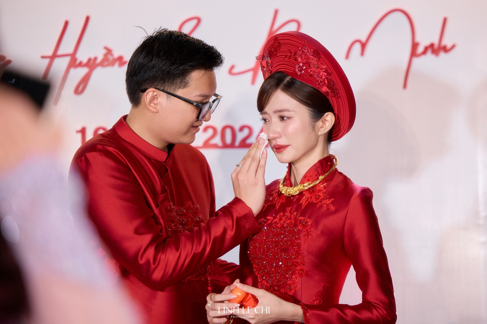 Lễ cưới ngập sắc đỏ của diễn viên Ngọc Huyền và cháu trai NSUT Chí Trung, cô dâu khóc nhận của hồi môn - ảnh 3