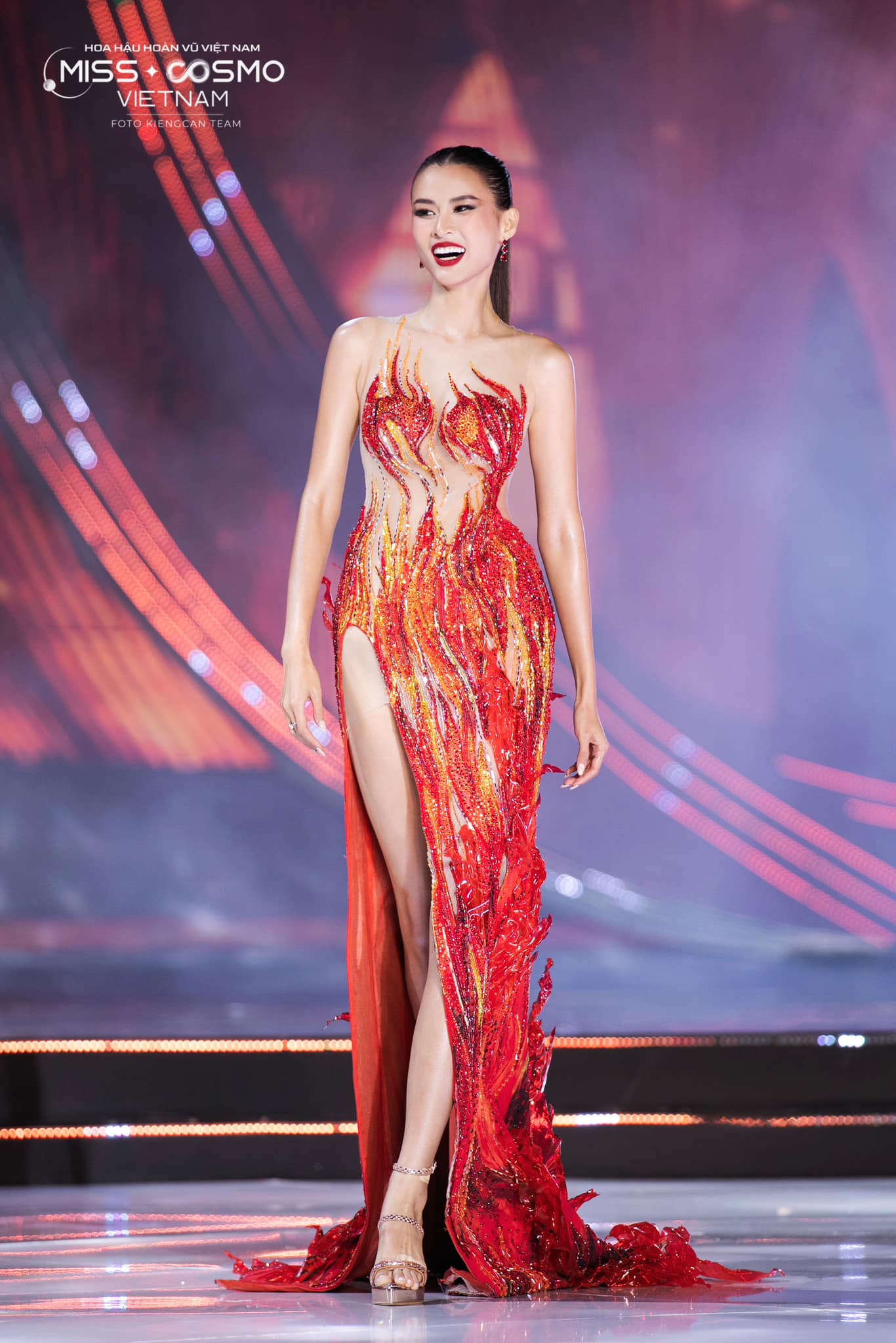 Hoa hậu Bùi Xuân Hạnh đi bê tráp cho lễ cưới của Cao Thiên Trang, danh tính ông xã người mẫu được hé lộ - ảnh 6