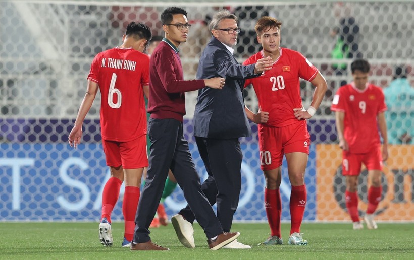 Đội tuyển bóng đá Việt Nam rời Asian Cup 2023 với 3 trận thua, không ghi được điểm số nào - ảnh 2