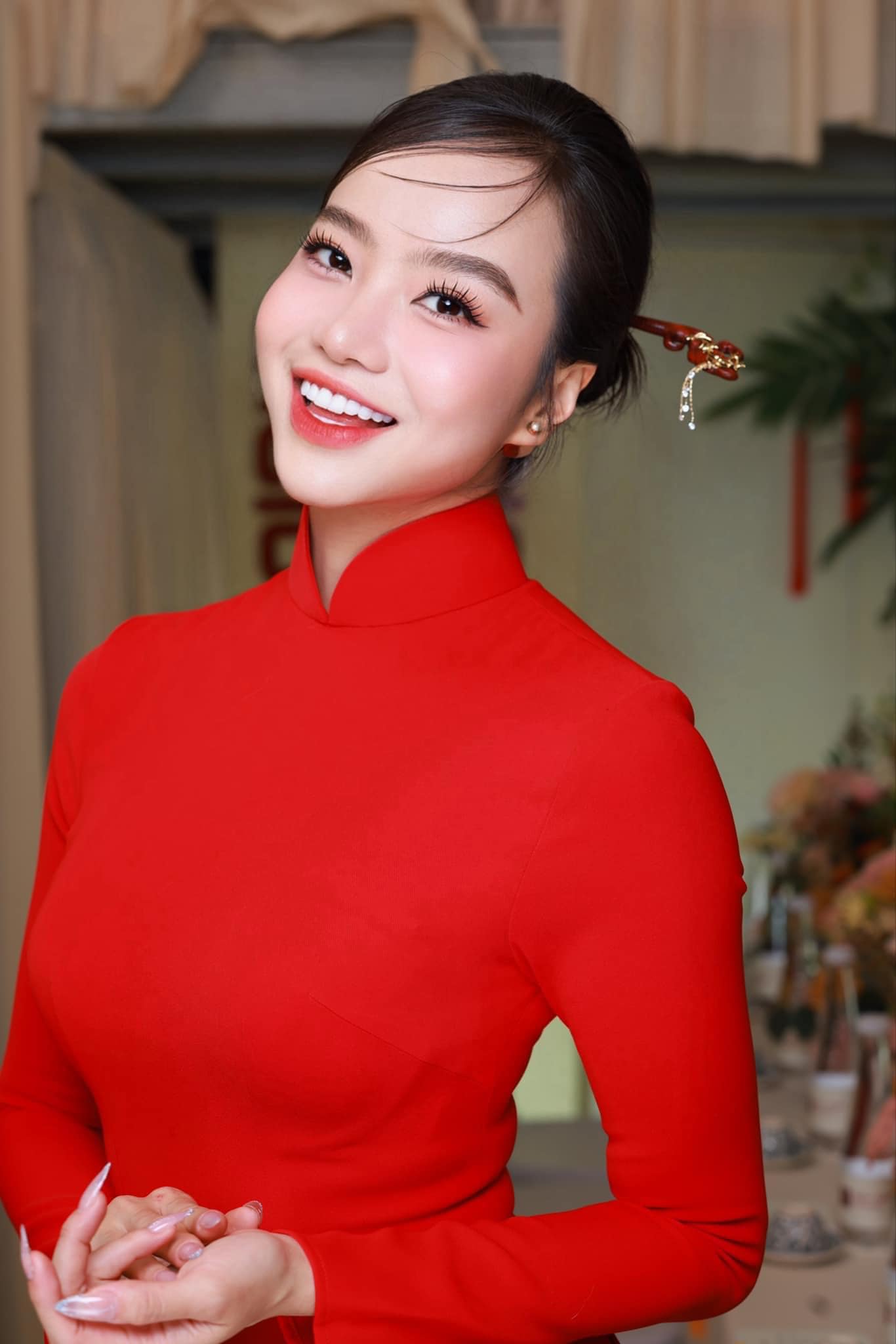 Lễ cưới giản dị của Hoa hậu Kiều Ngân và cựu thành viên 365 Tronie Ngô, cô dâu đeo vàng hí hửng về nhà chồng - ảnh 4