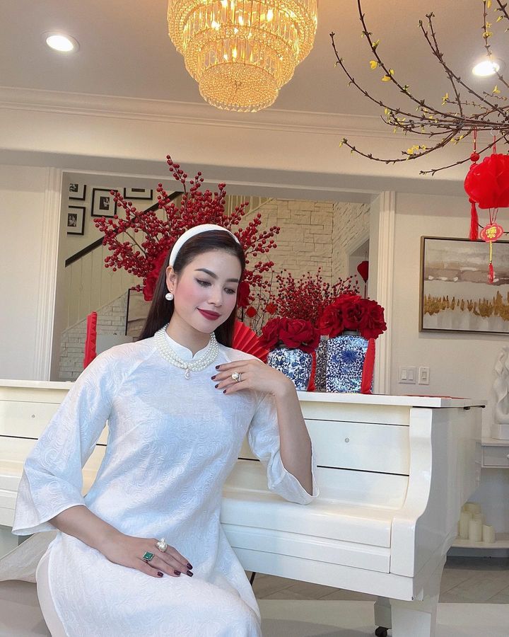 Hoa hậu Phạm Hương khoe biệt thự xa hoa ở Mỹ, nhiều năm xa quê dịp Tết vẫn làm điều đặc biệt này - ảnh 1
