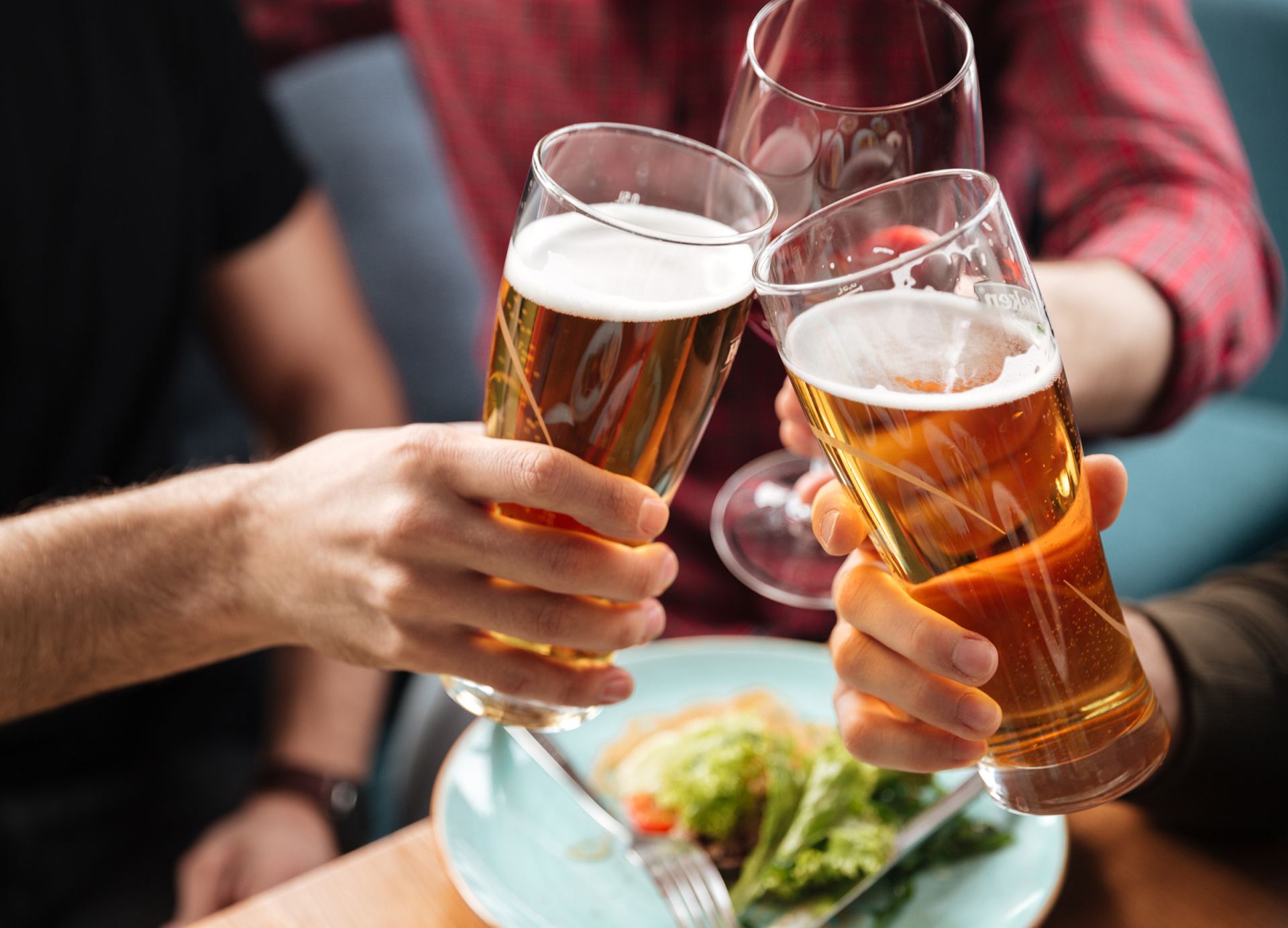 Ép người khác uống rượu bia có thể bị phạt lên đến 3 triệu đồng, là hành vi bị nghiêm cấm - ảnh 3