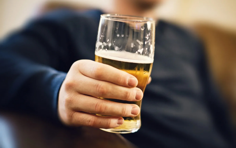 Ép người khác uống rượu bia có thể bị phạt lên đến 3 triệu đồng, là hành vi bị nghiêm cấm - ảnh 2