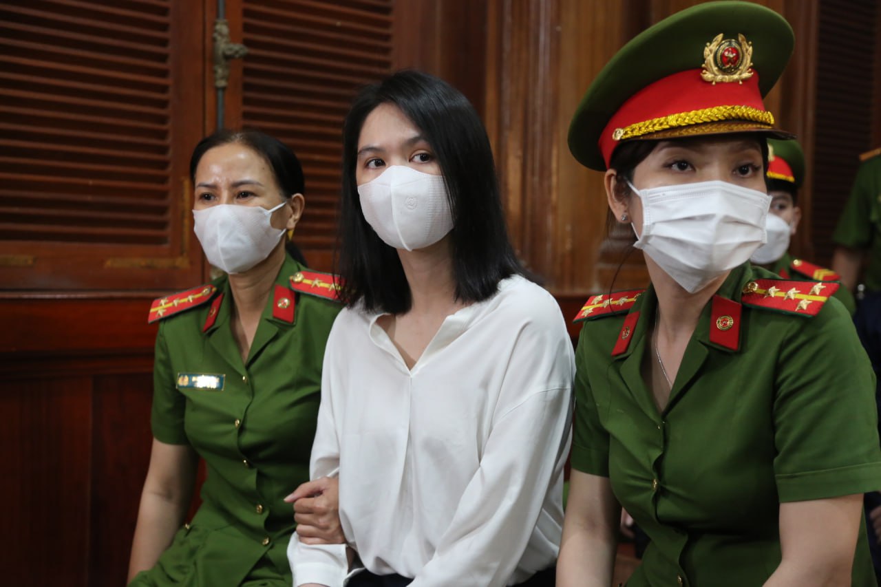 Nhiều sao Việt chúc mừng Ngọc Trinh nhận án tù treo, CMĐ tranh cãi 'sao vướng vòng lao lý lại chúc mừng?' - ảnh 1