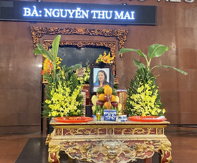 Người thân, đồng nghiệp nức nở tại tang lễ người đẹp Thu Mai, Á hậu đầu tiên trong lịch sử Hoa hậu Việt Nam - ảnh 1