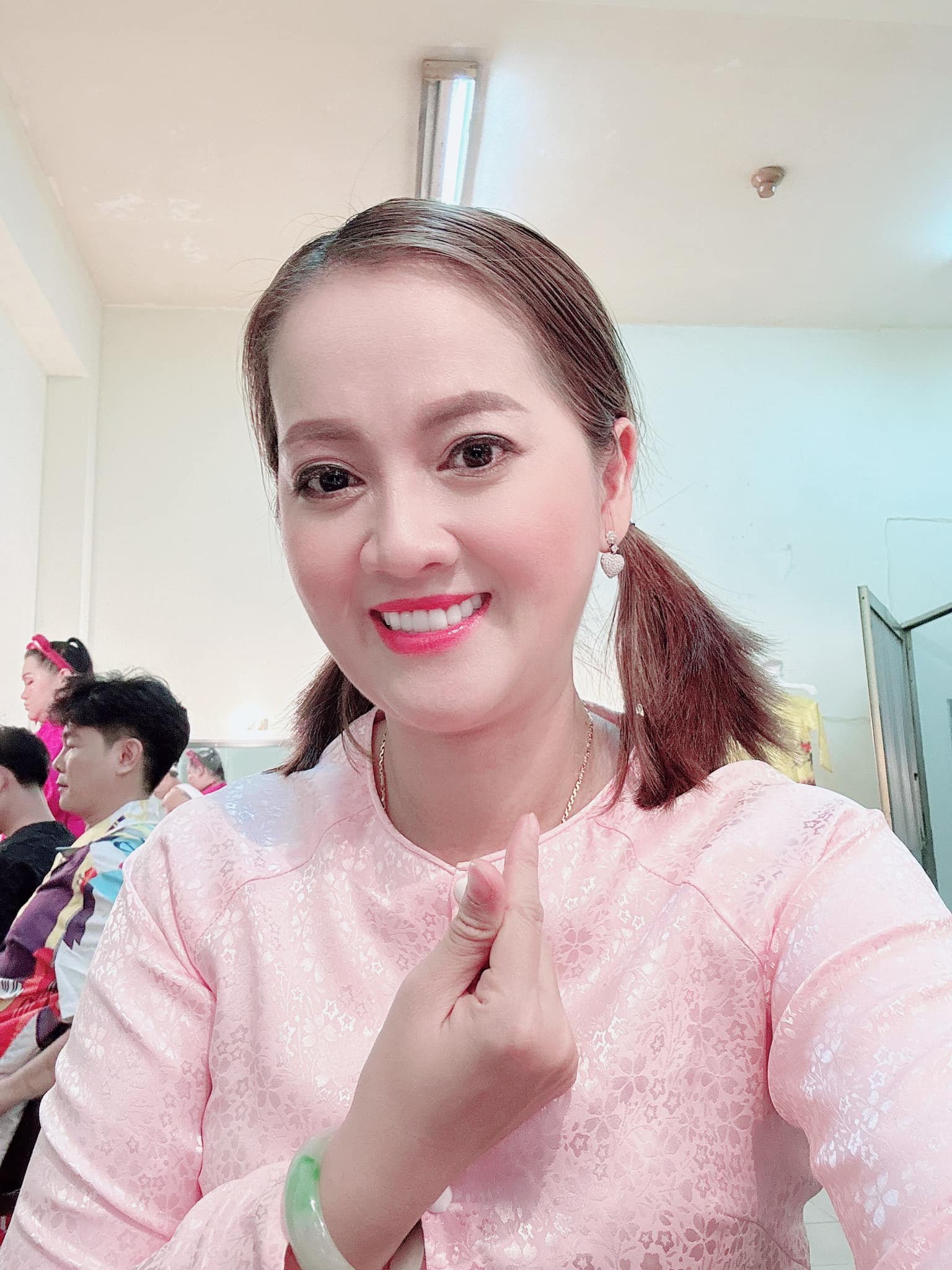 Hồng Loan - con gái cố NSUT Vũ Linh 'kêu cứu', bị khán giả đòi sao kê tiền xây mộ phần của cha - ảnh 2