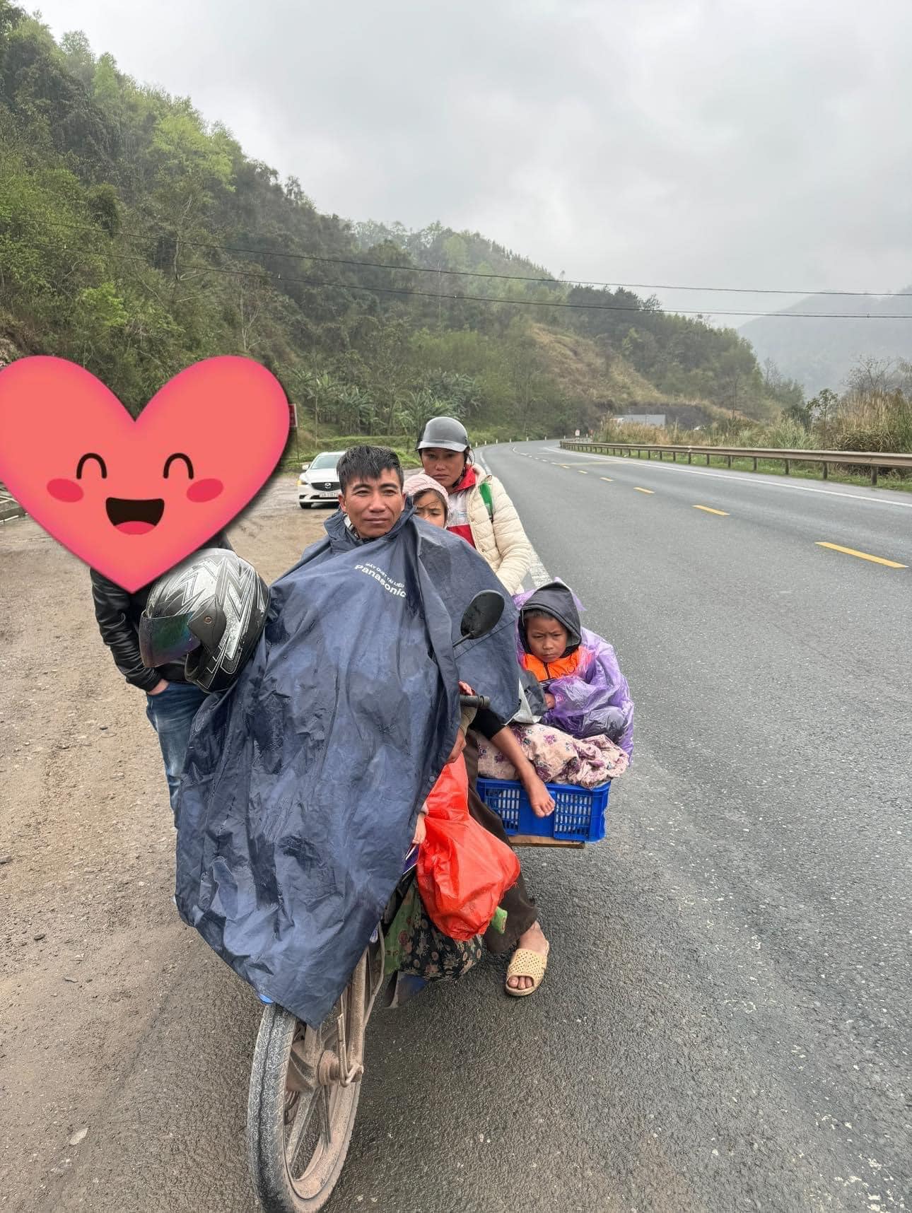 Cái kết đẹp cho gia đình 7 người đèo nhau trên xe máy giữa trời giá rét ở Lạng Sơn - ảnh 3