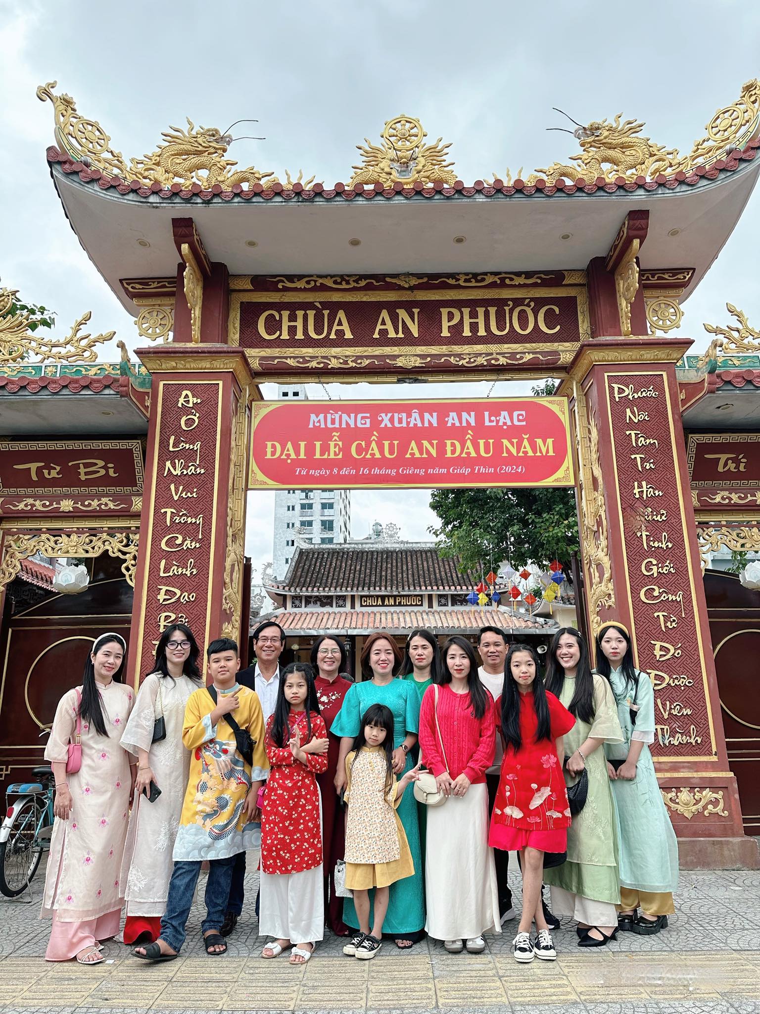 Ngày 8/3 của gia đình 8 cô con gái toàn cử nhân, thạc sĩ tại Quảng Trị, lời chúc từ 'người đàn ông duy nhất' - ảnh 6