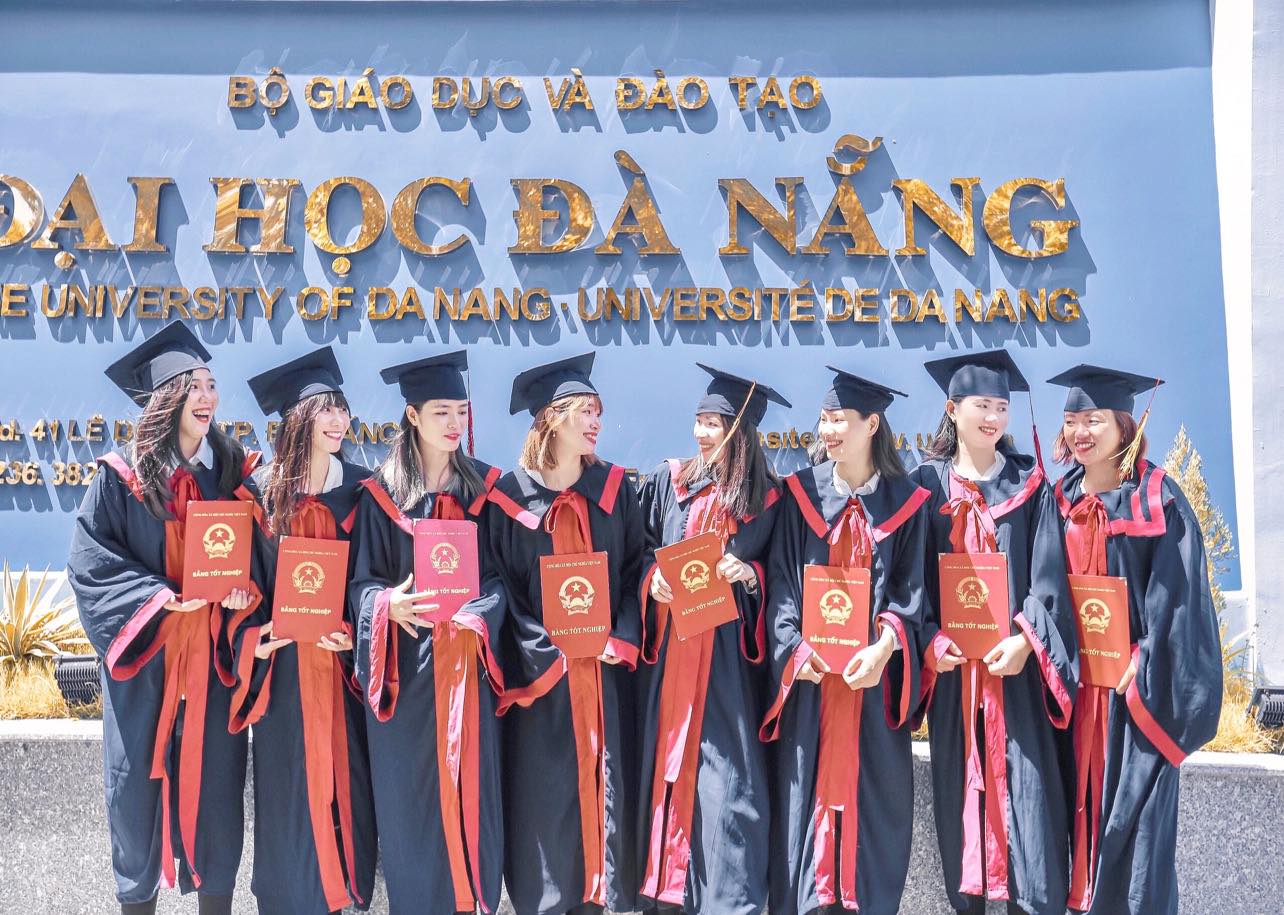 Ngày 8/3 của gia đình 8 cô con gái toàn cử nhân, thạc sĩ tại Quảng Trị, lời chúc từ 'người đàn ông duy nhất' - ảnh 2