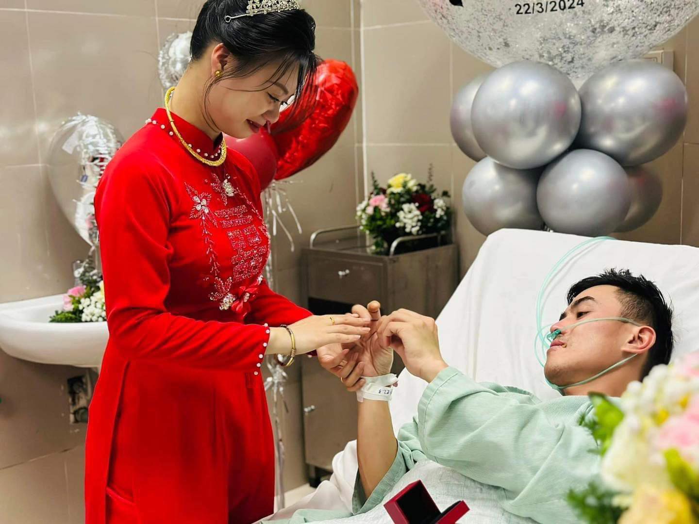 Xúc động đám cưới trong bệnh viện tại Lạng Sơn, cô dâu chú rể trao nhẫn trên giường bệnh - ảnh 3