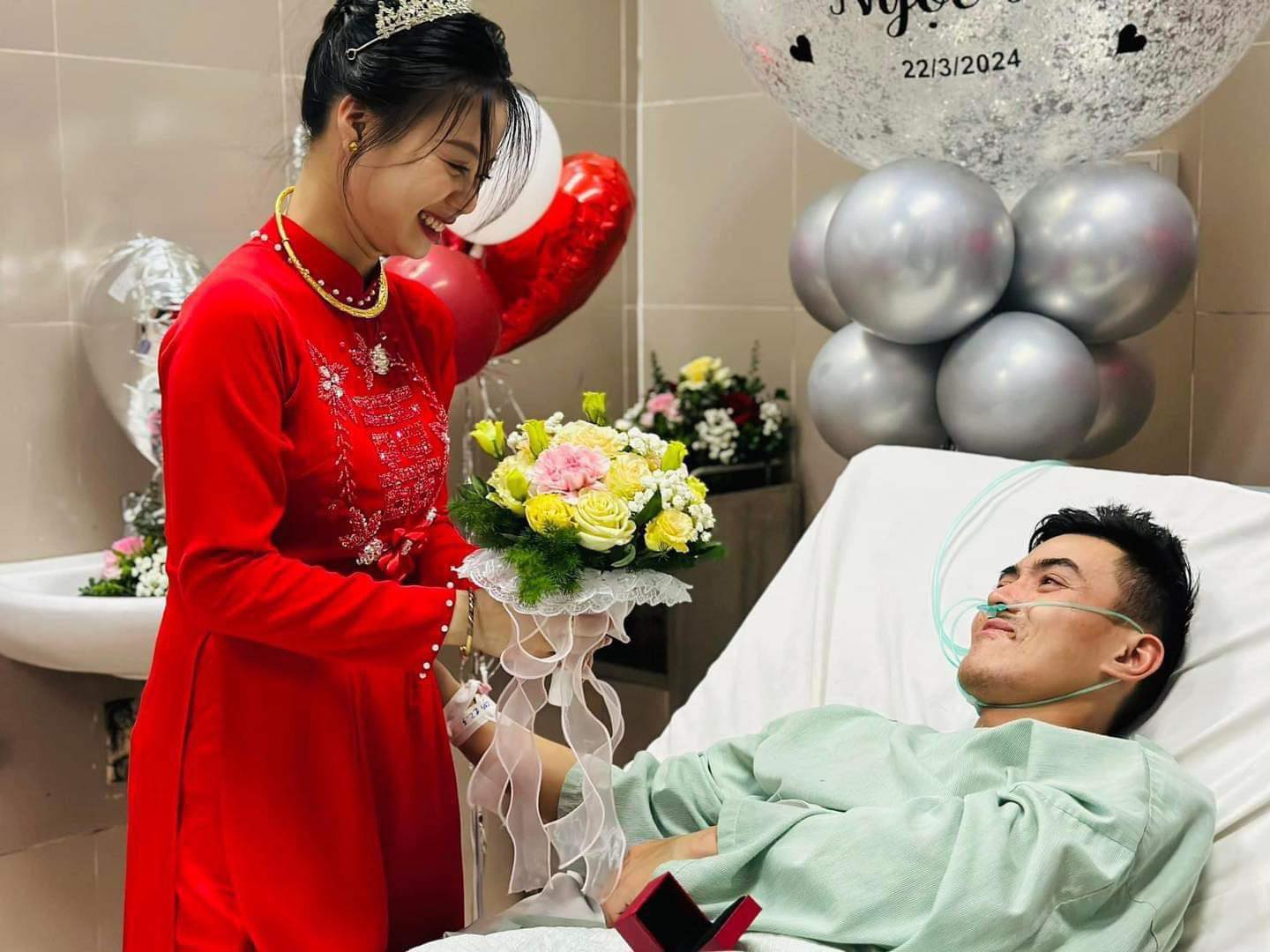 Xúc động đám cưới trong bệnh viện tại Lạng Sơn, cô dâu chú rể trao nhẫn trên giường bệnh - ảnh 4