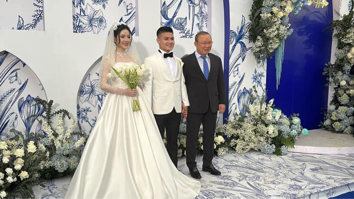 HLV Park Hang Seo và dàn khách mời nổi tiếng dự đám cưới Quang Hải - ảnh 1