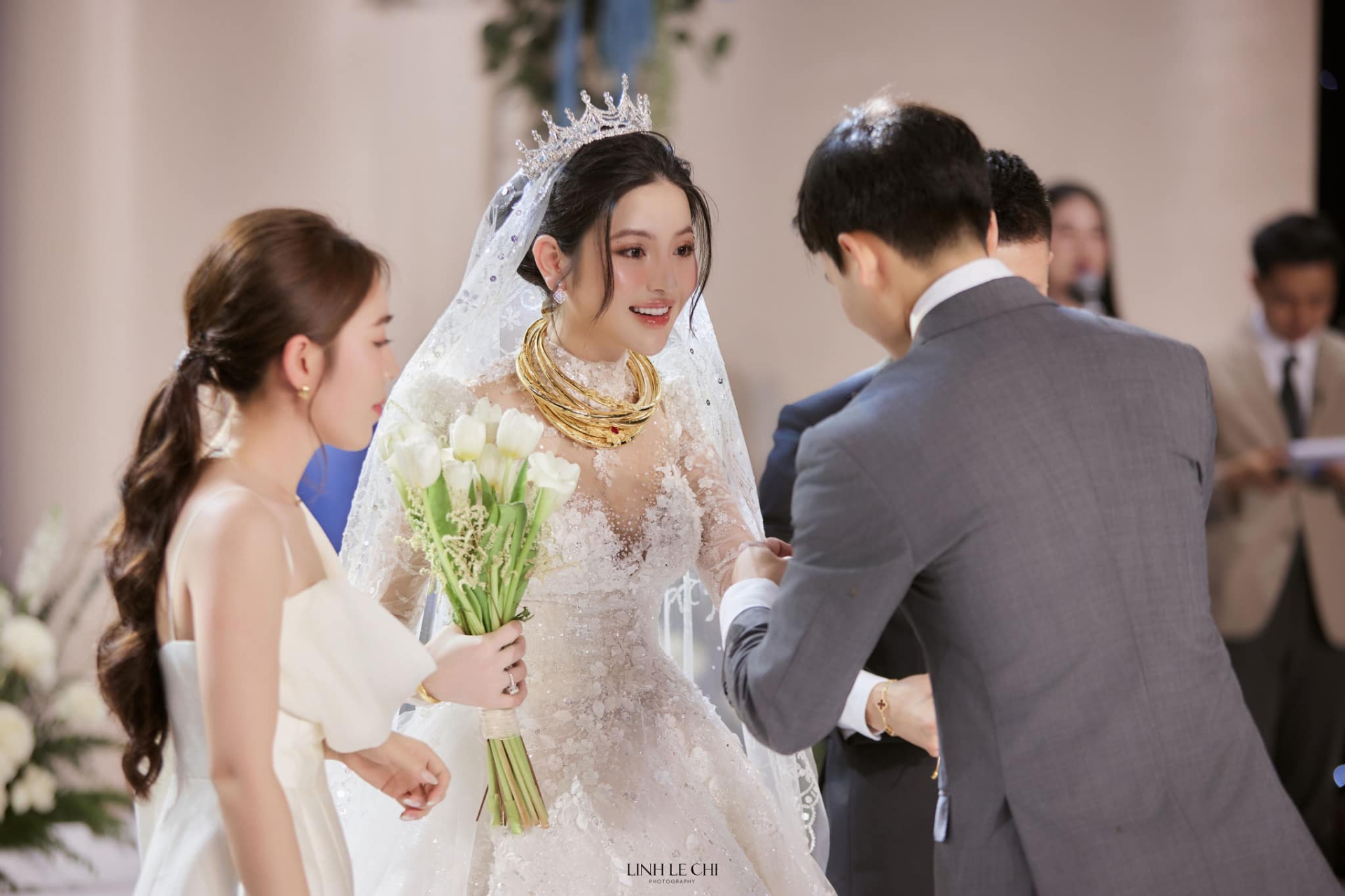 Chu Thanh Huyền 'flex' vàng cưới chất đống sau hôn lễ với Quang Hải, quá nhiều phải 'cầu cứu' chị dâu - ảnh 2