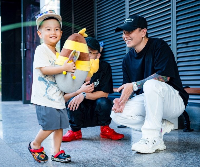 Rapper Binz chia sẻ: 'Tôi chưa bao giờ sẵn sàng làm bố' - ảnh 1