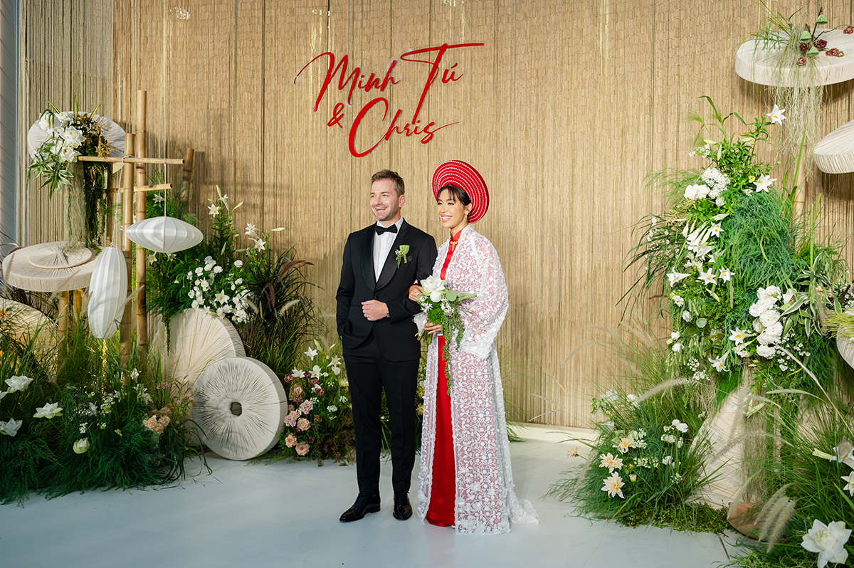 Dàn sao Việt diện đồ đen dự đám cưới Minh Tú, cô dâu mặc Áo dài đỏ lấy cảm hứng từ ba mẹ - ảnh 2