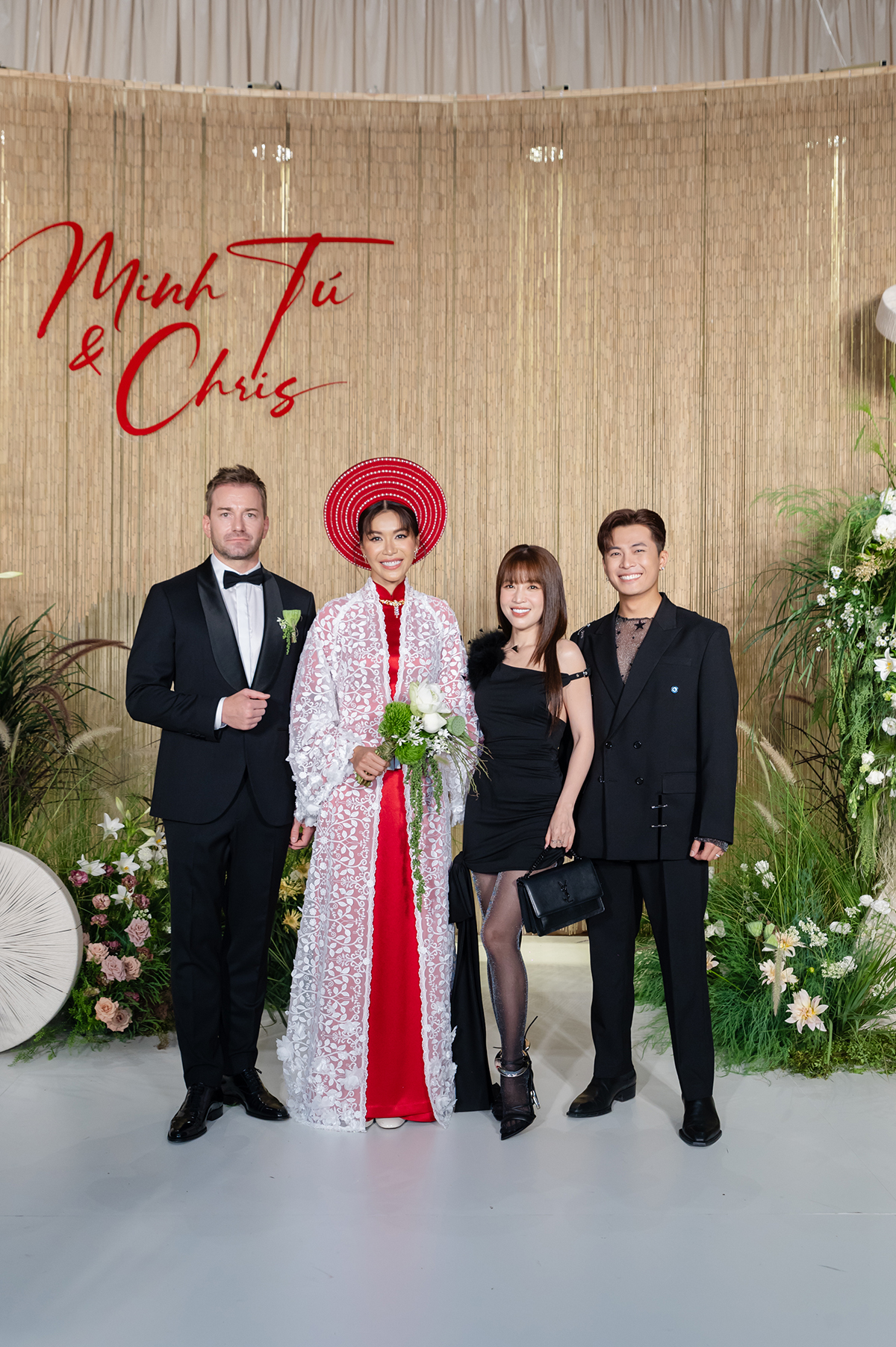 Dàn sao Việt diện đồ đen dự đám cưới Minh Tú, cô dâu mặc Áo dài đỏ lấy cảm hứng từ ba mẹ - ảnh 15