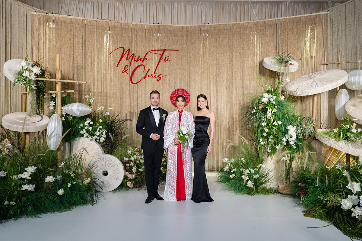 Dàn sao Việt diện đồ đen dự đám cưới Minh Tú, cô dâu mặc Áo dài đỏ lấy cảm hứng từ ba mẹ - ảnh 14