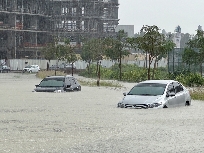 Châu Bùi đang ở Dubai đúng vào thời điểm ngập lụt kinh hoàng, phố biến thành sông - ảnh 6