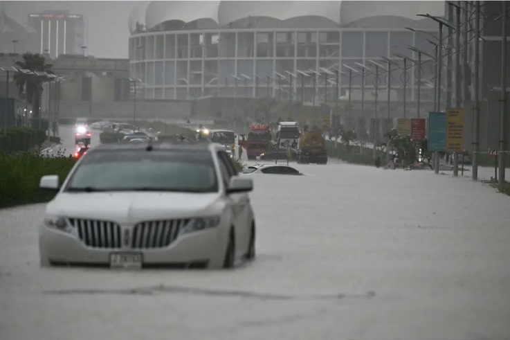 Châu Bùi đang ở Dubai đúng vào thời điểm ngập lụt kinh hoàng, phố biến thành sông - ảnh 5
