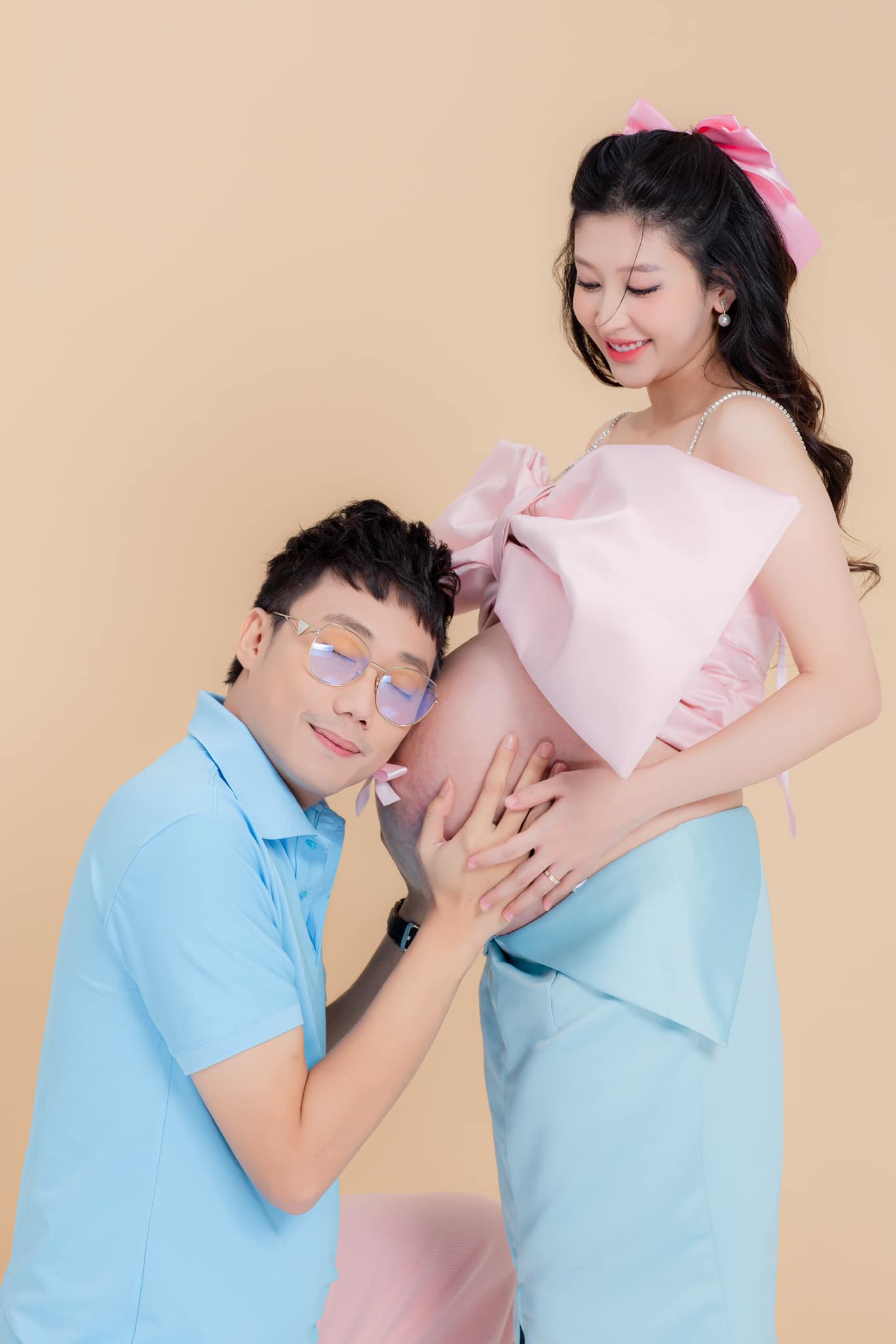 Cặp đôi Gino Tống và Kim Chi đón con sinh đôi 1 trai 1 gái, trên giường đẻ vẫn tranh thủ bán hàng - ảnh 4