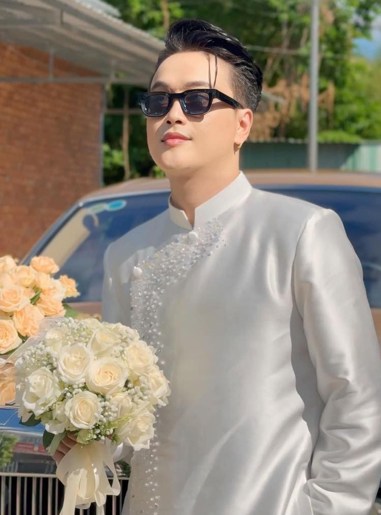 Đám cưới TiTi (HKT): Rước dâu bằng siêu xe Rolls-Royce 60 tỷ, của hồi môn 'khủng' sổ đỏ, tiền vàng - ảnh 3