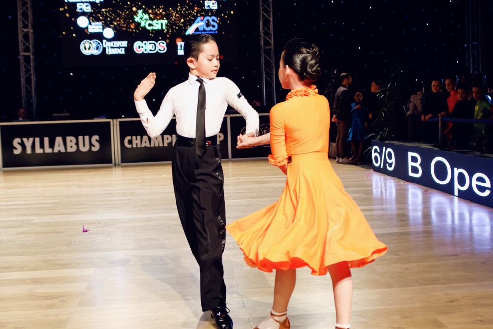 Con trai Khánh Thi và Phan Hiển lần thứ 2 vô địch dancesport thế giới, đúng chuẩn 'con nhà nòi' - ảnh 3
