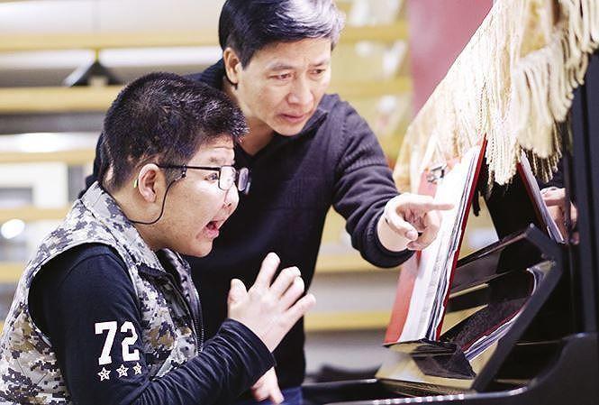 Bôm - con trai diễn viên Quốc Tuấn tốt nghiệp Học viện Âm nhạc Quốc gia Việt Nam - ảnh 3