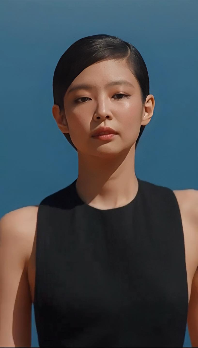 jennie-catwalk-cho-jacquemus-2