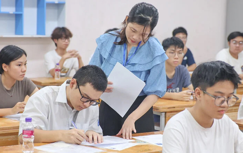 Đề thi Tốt nghiệp THPT 2024 môn Ngữ Văn: Tác phẩm 'Đất Nước' của Nguyễn Khoa Điềm - ảnh 2