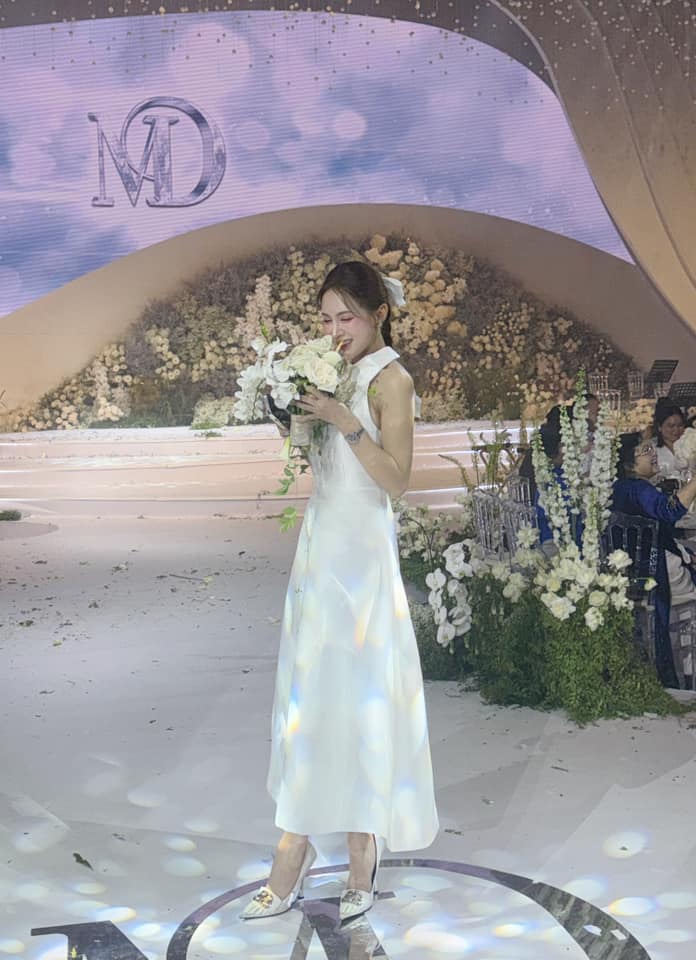 Mỹ nhân bắt được hoa cưới của Midu, được mệnh danh 'đẹp nhất Đà Lạt' - ảnh 3