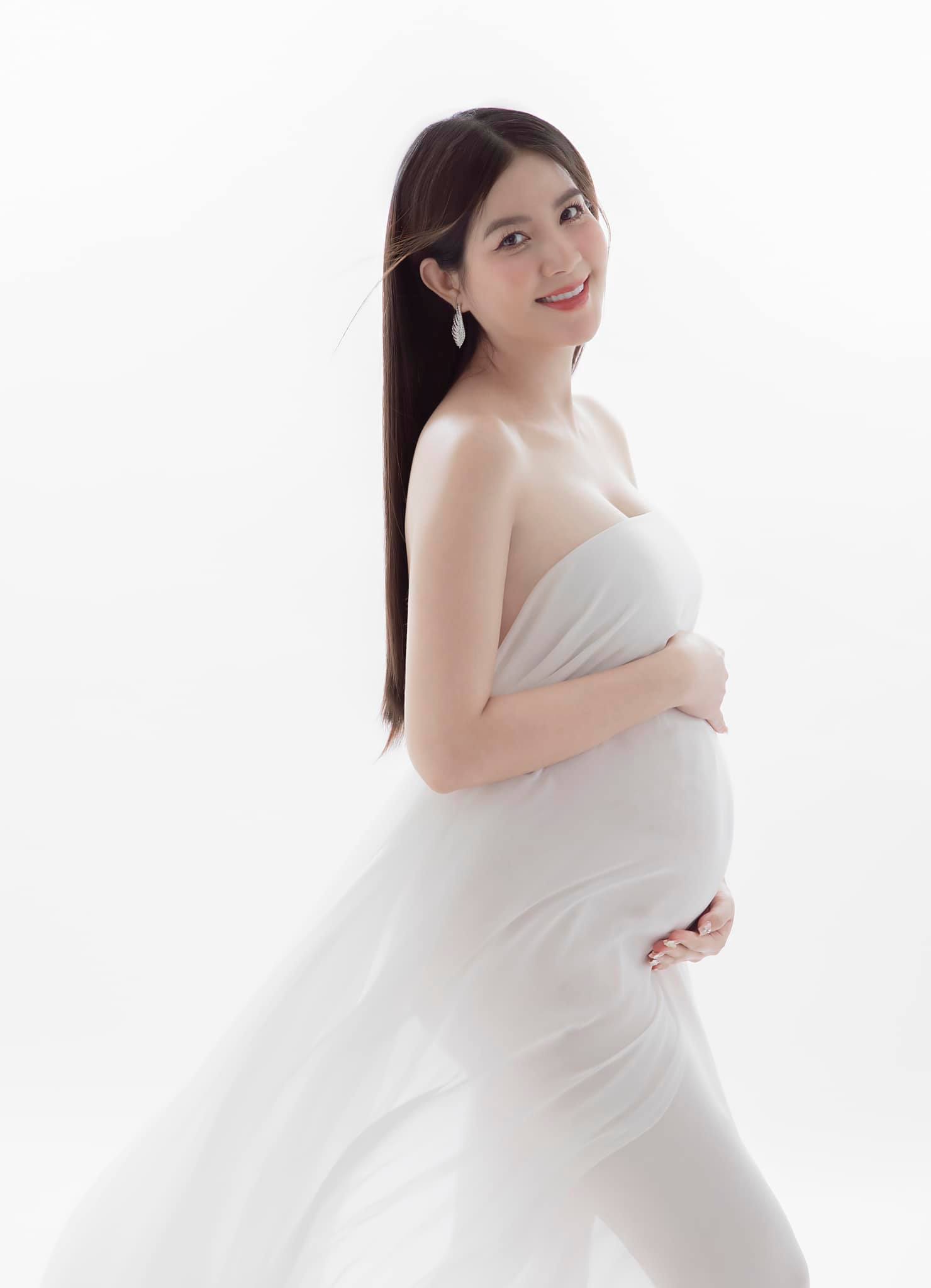Diễn viên Kha Ly sinh con gái đầu lòng sau 8 năm kết hôn - ảnh 2