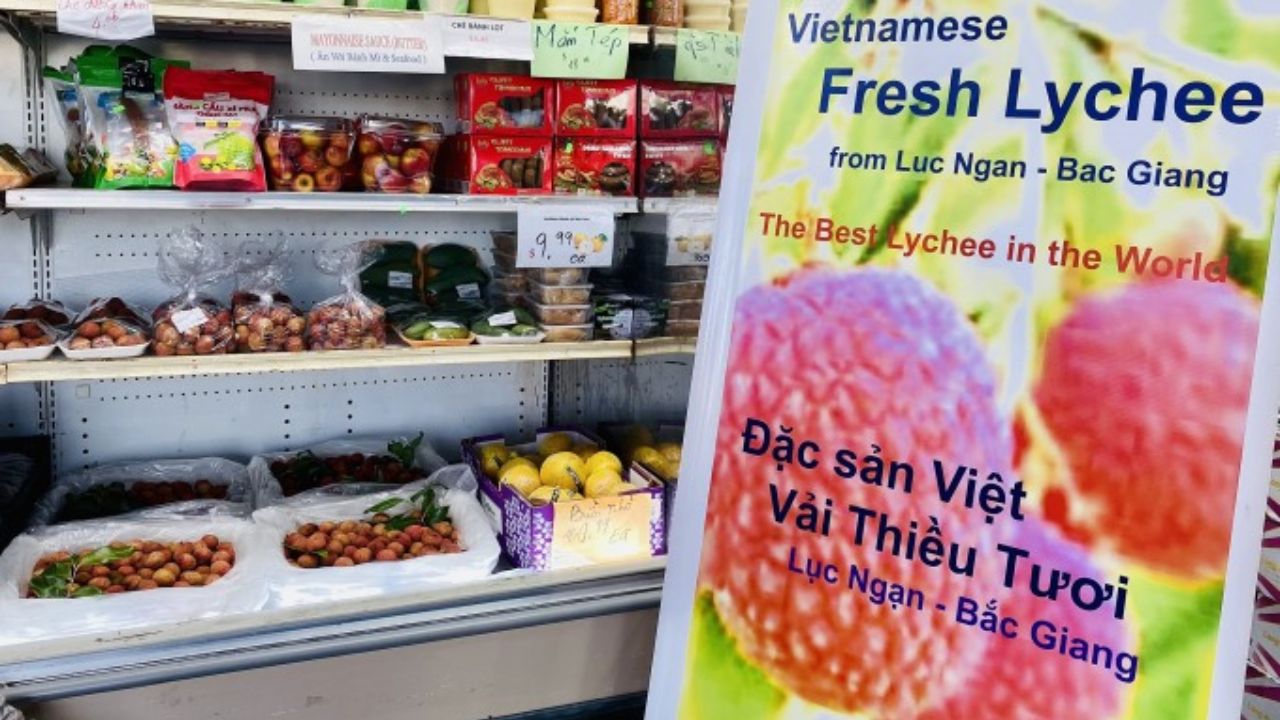 Vải thiều được bán tại 1 siêu thị ở Texas, Mỹ hôm 21/6.