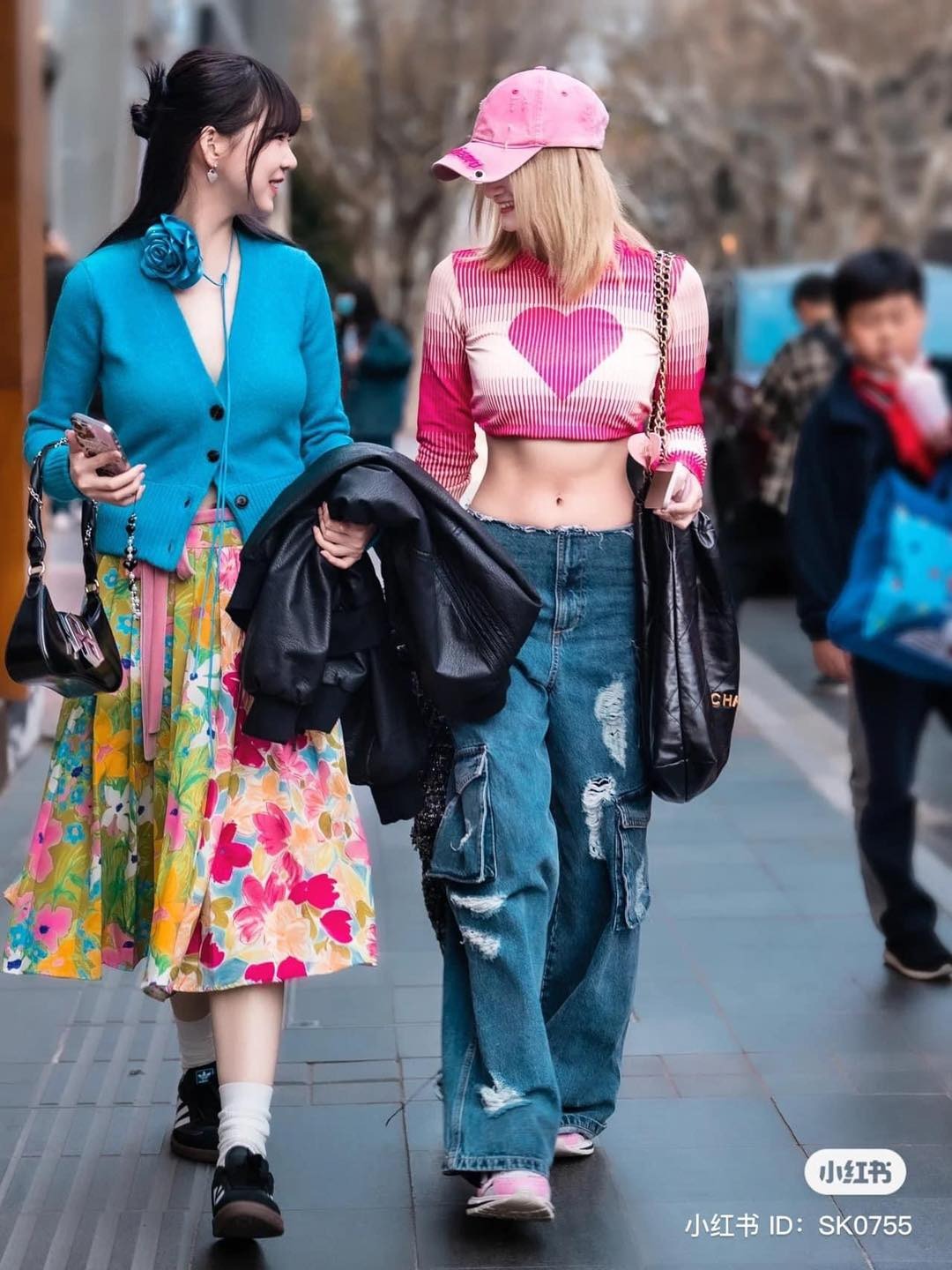 Giới trẻ Trung Quốc với gu thời trang đa dạng (Ảnh minh họa)