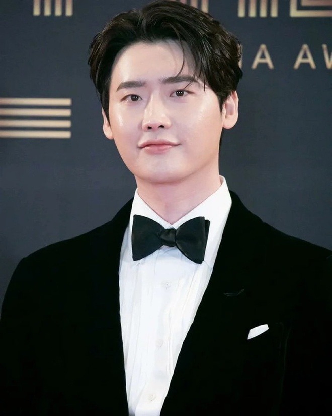 Nam diễn viên Lee Jong Suk từng gây chấn động với tin hẹn hò cùng nữ ca sỹ IU