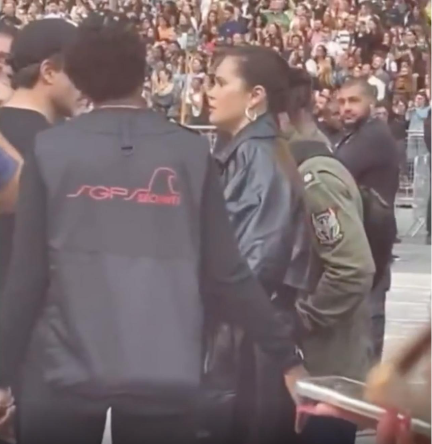 Hình ảnh được cắt từ đoạn clip ghi lại cảnh Selena Gomez quát mắng bảo vệ