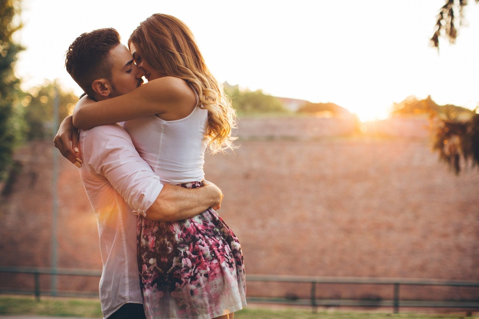 Gợi ý 5 cách hôn môi giúp các cặp đôi chạm tới cảm xúc thăng hoa - ảnh 2